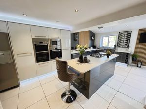 Kitchen Diner- click for photo gallery